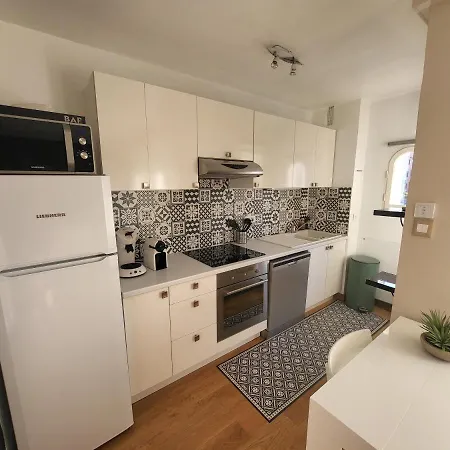 Superbe T2 En Centre Au Calme A Deux Pas Du Marche كافالير سور مير